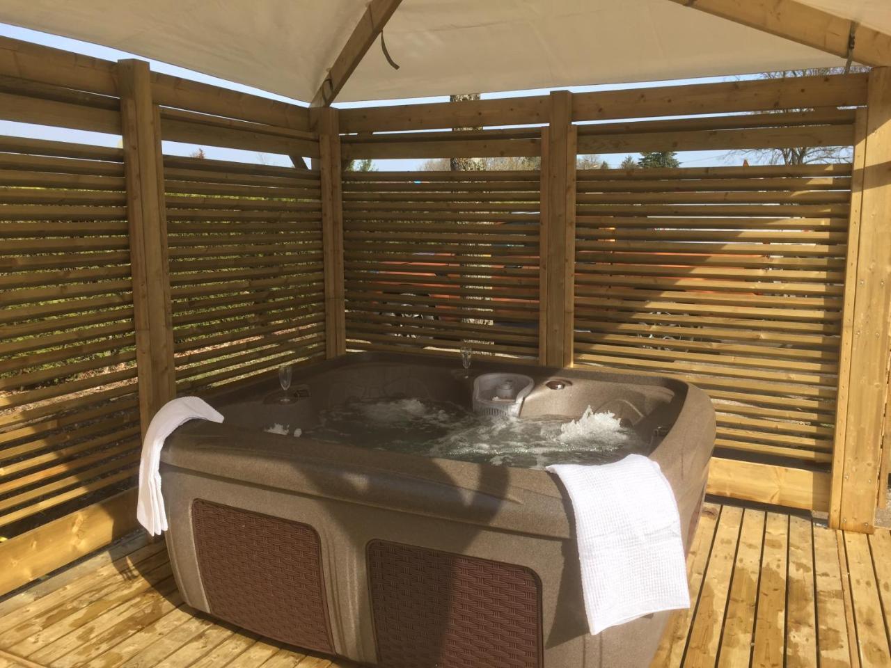 Camping De 孔特雷克塞维尔 外观 照片